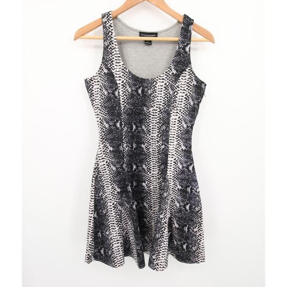 Stylestalker Dress Gray Snakeskin Print Sleeveless Mini Fit Flare Scoop Neck 2 - Picture 2 of 10